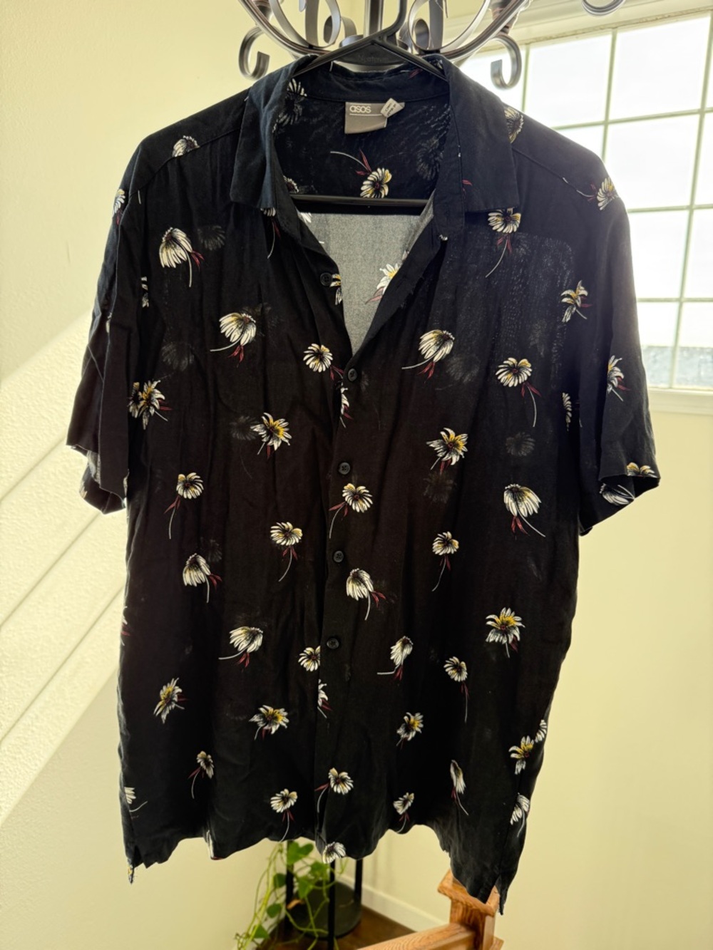 ASOS men’s Black Floral Short-Sleeve Button-Up Shirt